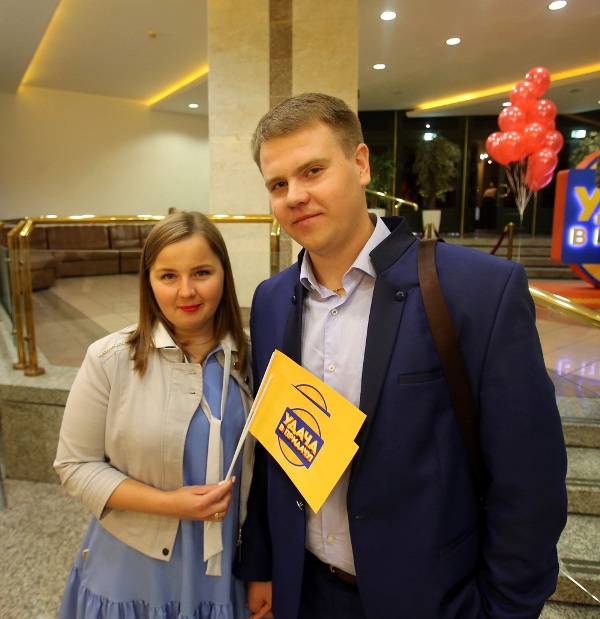 Анна и Никита Нарчук выиграли кругленькую сумму на второй день свадьбы! "И потратим деньги тоже на семью, на медовый месяц! "Евроопт" теперь наш семейный магазин!"