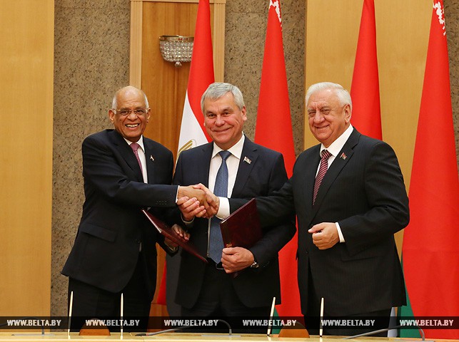 Али Абдель Аль Сайед, Владимир Андрейченко и Михаил Мясникович во время подписания соглашения о сотрудничестве