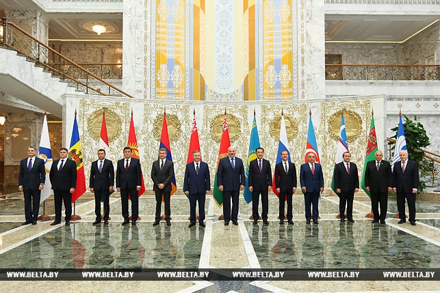 Александр Лукашенко с руководителями правительственных делегаций ЕАЭС и СНГ