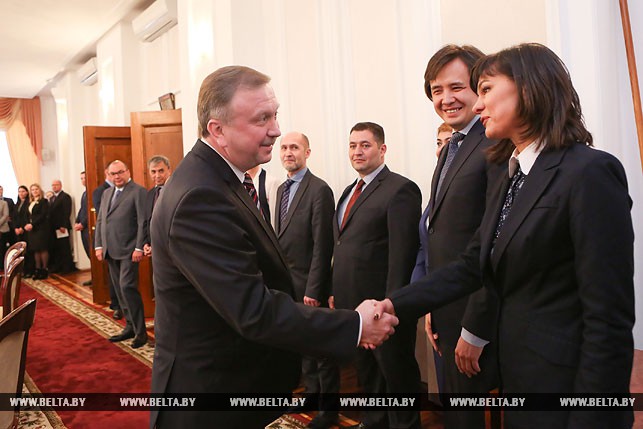 Премьер-министр Беларуси Андрей Кобяков и генеральный директор БЕЛТА Ирина Акулович.
