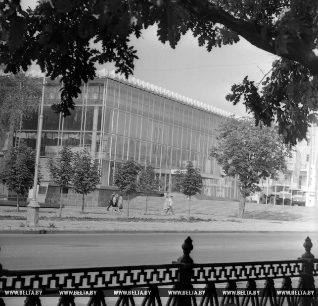 Здание ВДНХ БССР. Август 1970 года