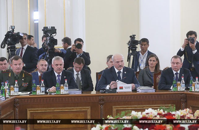 Александр Лукашенко на заседании в расширенном составе