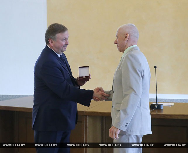 Заведующий кафедрой механизации и практического обучения БГСХА Владимир Петровец награжден медалью Франциска Скорины
