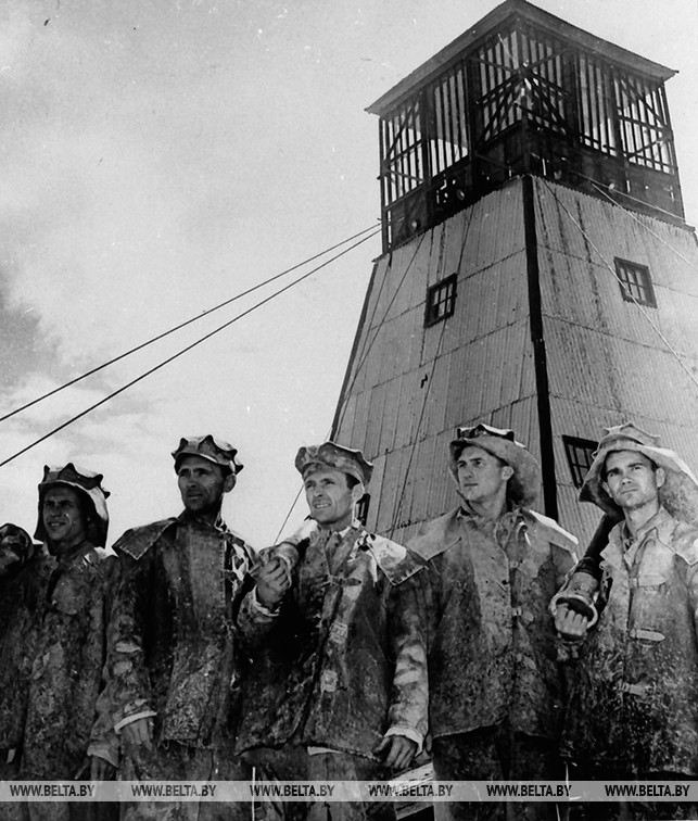 Передовые шахтопроходчики Солигорского калийного комбината. 1960 год