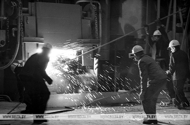 Вошел в строй Белорусский металлургический завод в Жлобине. Первая плавка. 1984 год