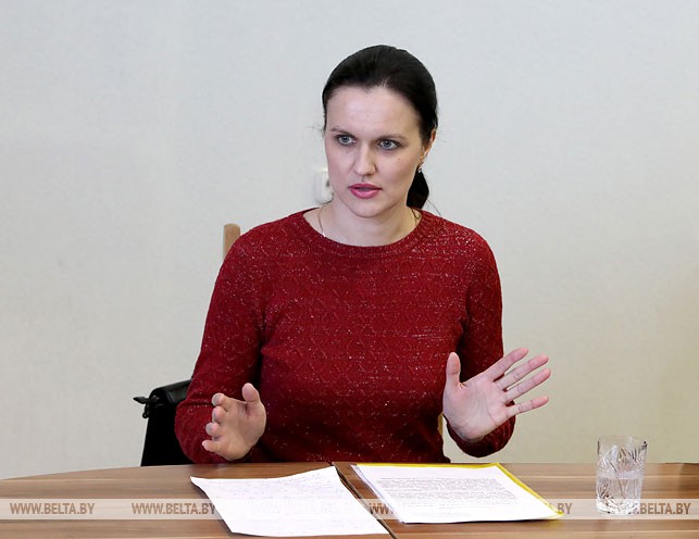 На приеме по вопросу трудоустройства жительница поселка Бешенковичи Анна Турчина