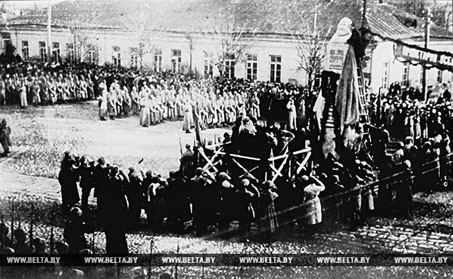 Открытие памятника К.Марксу в день празднования 5-й годовщины Великой Октябрьской Социалистической революции в Минске. 1922 год