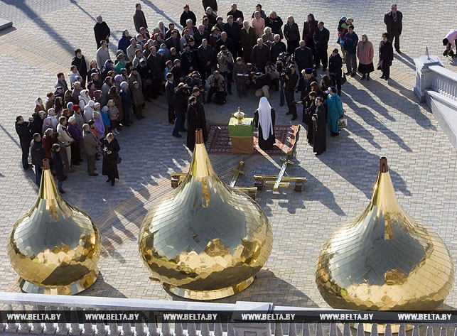 На Храм-памятник в честь Всех Святых и в память безвинно убиенных в Минске воздвигаются купола, 2008 год