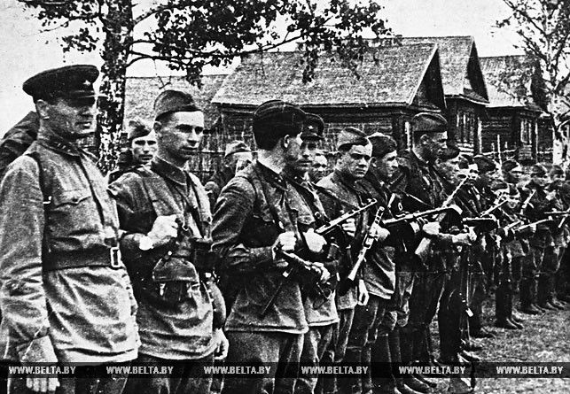Отряд особого назначения перед отправкой в тыл врага. 1942 год