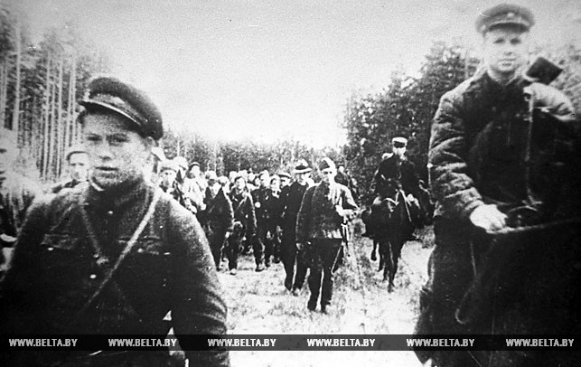 Через Суражские ворота белорусские патриоты пересекают линию фронта, чтобы влиться в ряды Красной Армии. 1942 год