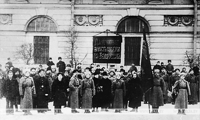 Первый коммунистический отряд перед отправкой на фронт. 1919 год