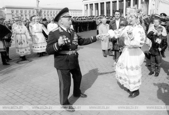 Шествие ветеранов Великой Отечественной войны в Минске, 1999 г.