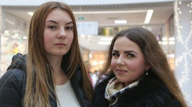 Подружки Екатерина Фурсевич и Марина Чаткина заранее присмотрели, что будут покупать со скидками