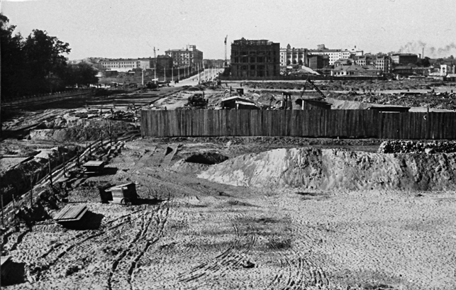 Начало строительства на Проспекте Сталина (ныне - проспект Независимости). Фото БЕЛТА