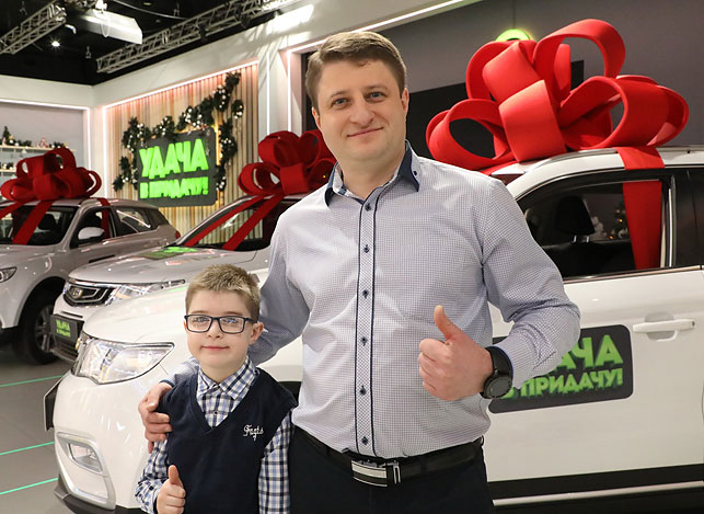 Старший мастер по ремонту оборудования Виталий Замбржицкий из Борисова выиграл автомобиль благодаря покупке в онлайн-гипермаркете "Е-доставка"