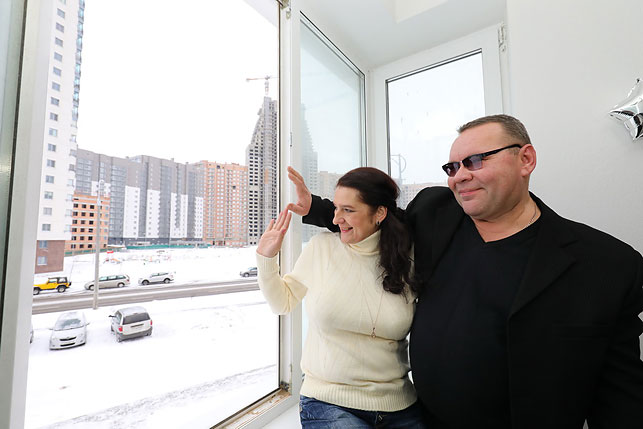 Дмитрий Бирилло: "Как распорядимся квартирой? Для нас это вопрос открытый. Вдруг сами решимся на переезд? Или сын с невесткой захотят жить в Минске? Главное, жилье есть!"