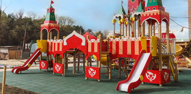 Детская площадка в жилом комплексе "Парк Челюскинцев"