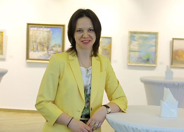 Директор галереи-салона "АртХаос" Лилия Лукашенко