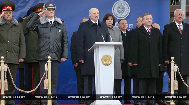 Александр Лукашенко во время выступления на торжественном марше