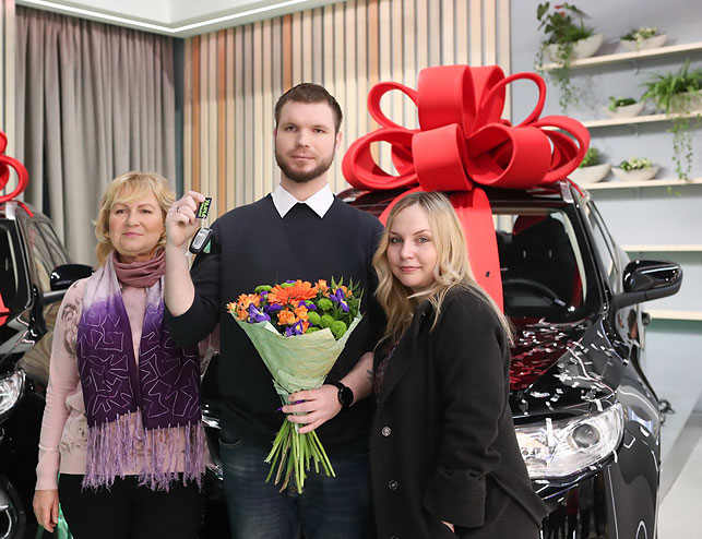 Программист Евгений Сикиржицкий из Минска подумывал о покупке "Джили Атлас" - и выиграл такой автомобиль благодаря "Е-доставке"!