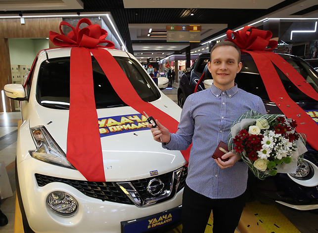 Специалист отдела продаж Павел Орлов в воскресенье сделал покупку в "Е-доставке" – а в понедельник выиграл автомобиль!