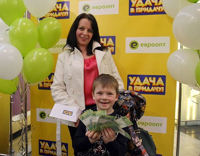 Многодетная мама Вероника Цыкунова: "У меня трое детей, так что этот выигрыш очень кстати, потратим на весенние обновки!"