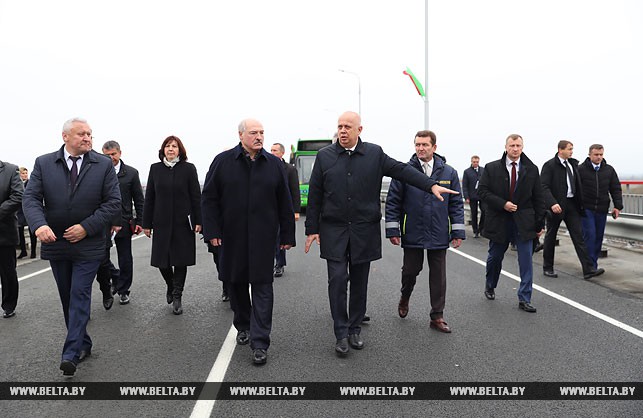 Александр Лукашенко во время открытия моста через Припять в Житковичском районе