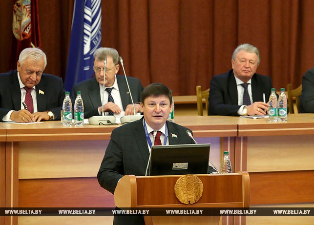 Выступает председатель Постоянной комиссии Палаты представителей по образованию, культуре и науке Игорь Марзалюк.