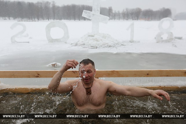 Крещенское купание на Комсомольском озере