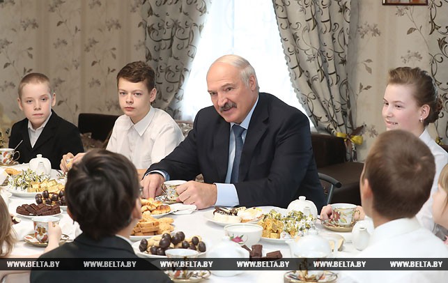 Александр Лукашенко и семья Новиковых