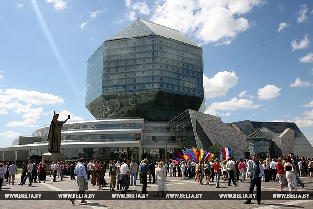 Новое здание Национальной библиотеки Беларуси в день открытия 16 июня 2006 года
