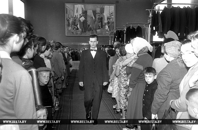 Демонстрация моделей одежды в одном из ателье Бреста. 1961 год