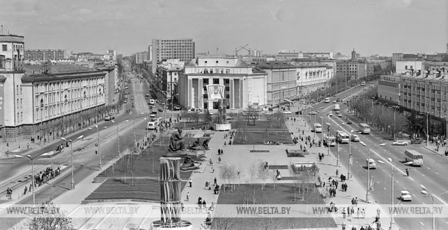 Минск, площадь Якуба Коласа. 1975 год