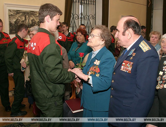В Гродно состоялась встреча, посвященная Дню Победы и 60-летию со дня снятия блокады Ленинграда, май 2004 года