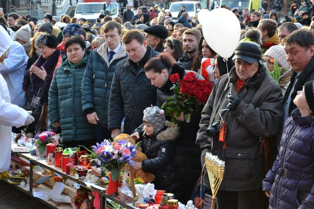 Дмитрий Лукашенко с семьей на Манежной площади в Москве. Фото посольства Беларуси в России - БЕЛТА