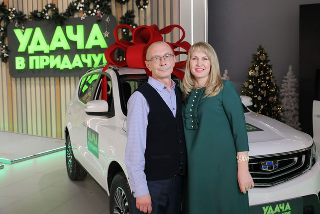 День рождения у Валентины Гуйван, преподавателя из Витебска, – 7 января, а у ее супруга – 17. Машина оказалась праздничным сюрпризом для обоих!