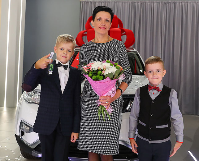 Водительские права у специалиста по кадрам Ольги Литвишко есть – а теперь будет и личный автомобиль!