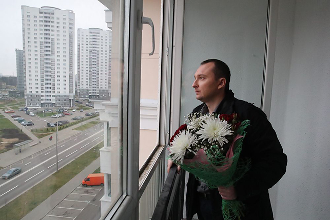 Александр Новиков: "Кто бы мог подумать, что когда-нибудь такое может произойти в моей жизни? Что у меня будет квартира в Минске из рук Жерара Депардье?!"