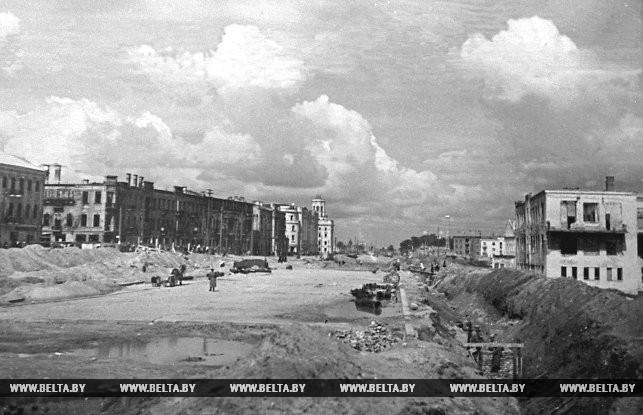 Минск. Начало реконструкции главной магистрали города - Советской улицы. 1946 год