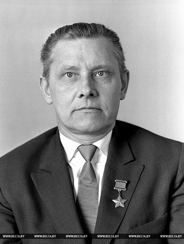 Герой Советского Союза Виктор Ильич Ливенцев. 1963 год