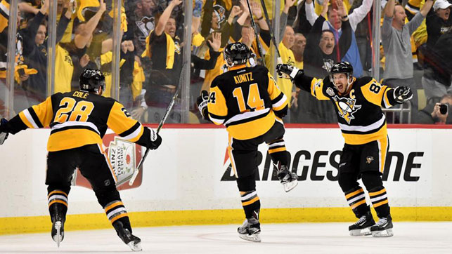 Ликование хоккеистов "Питтсбурга". Фото официального сайта "пингвинов"