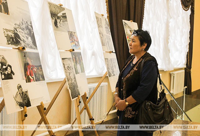 Фотовыставка Белорусского телеграфного агентства "Імгненні стагоддзя" была представлена в Иваново во время празднования Дня белорусской письменности