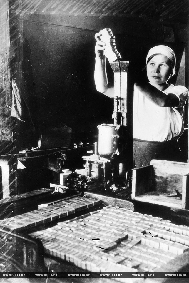 На Новобелицкой спичечной фабрике "Везувий". 1935 год
