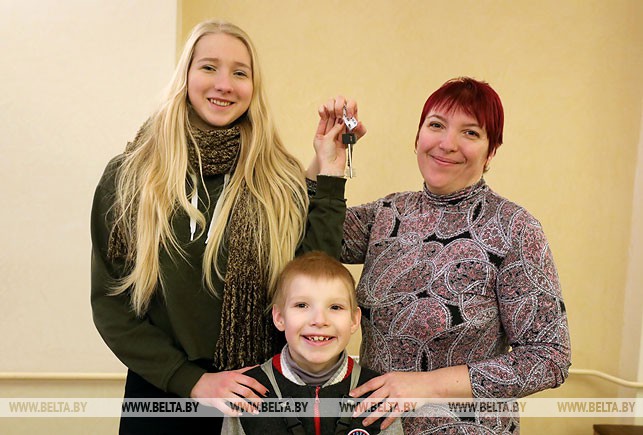 Нонна Макарова с сыном Артемом и дочкой Дианой