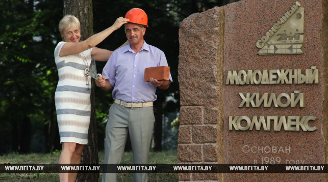 Семья Ирины и Фeдора Алесич, которые строили МЖК "Солнечный" и живут в нем с 1989 года.
