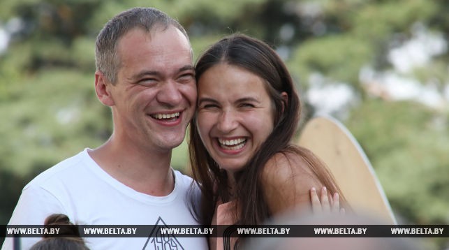 Константин и Анастасия Горбачевы отпраздновали свадебное торжество в день 20-летия МЖК "Солнечный", а теперь у них уже двое детей.
