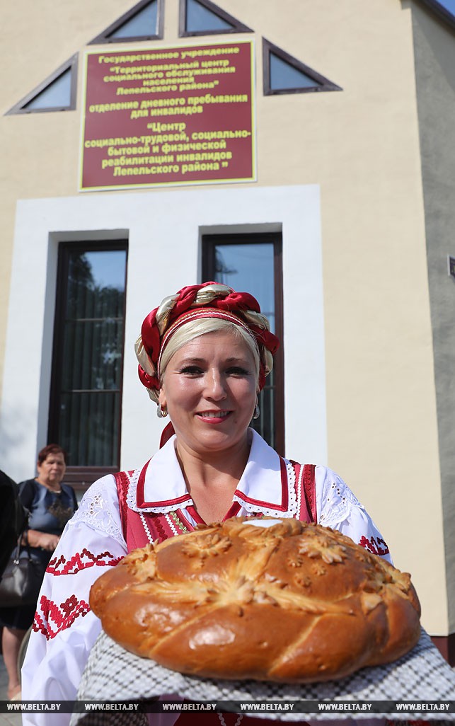 Хлеб-соль в руках Татьяны Гредюшко