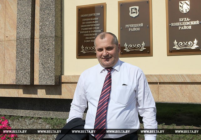 Победителем в номинации "Лучший район с численностью свыше 80 тыс. человек" признан Речицкий район, председателем которого является Виталий Панченко.