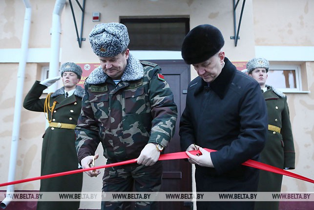 Министр обороны Андрей Равков и председатель Гродненского облисполкома Владимир Кравцов во время торжественного открытия