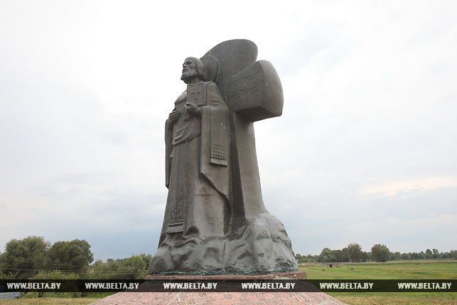 Памятник Кирилле Туровскому в музейной экспозиции "Замковая гора"